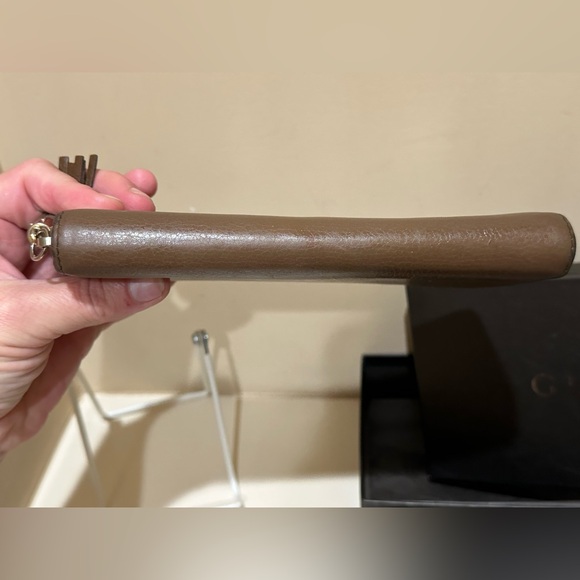 Gucci Soho Brown Zippy Wallet - Picture 7 of 16